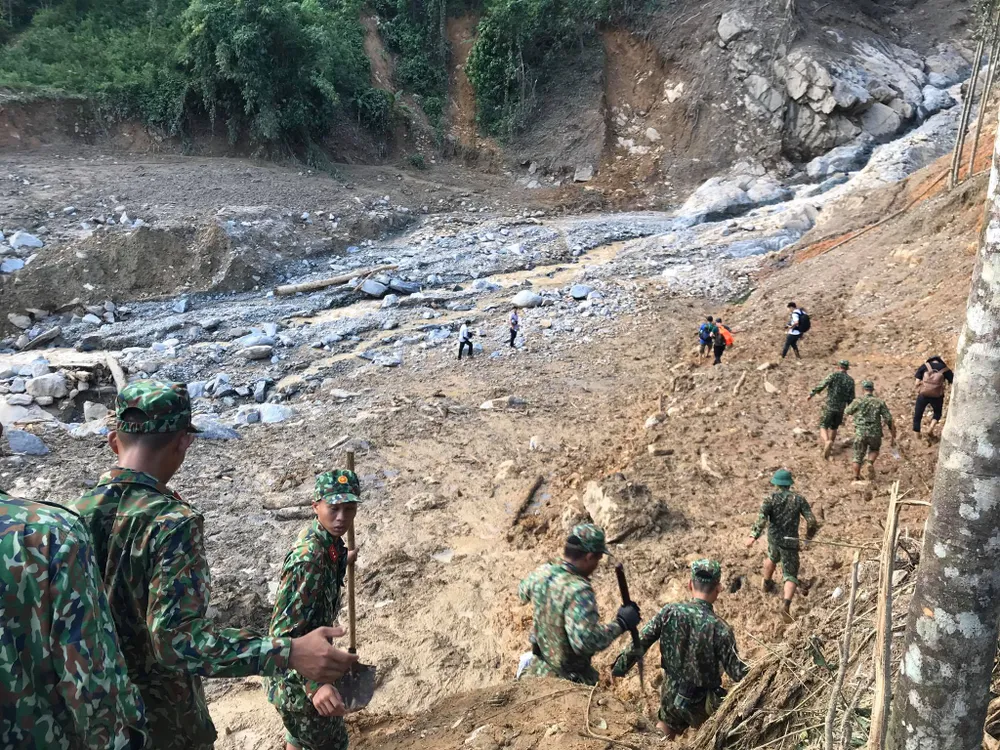 Toàn cảnh thảm họa sạt lở vùi lấp người ở Trà Leng, Trà Vân ảnh 11