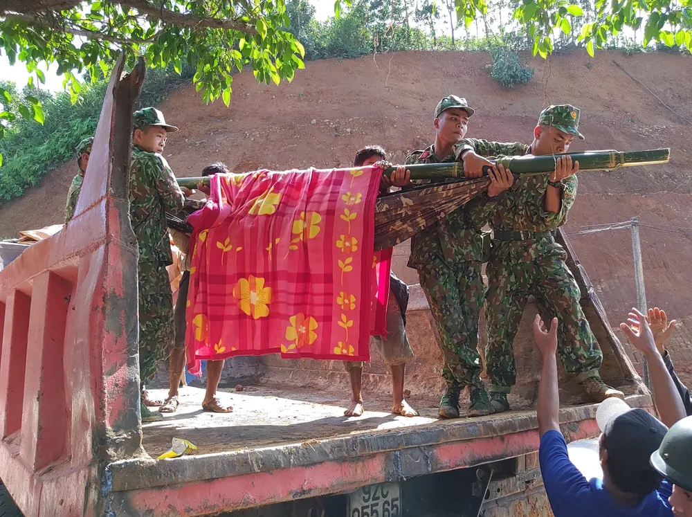 Toàn cảnh thảm họa sạt lở vùi lấp người ở Trà Leng, Trà Vân ảnh 16
