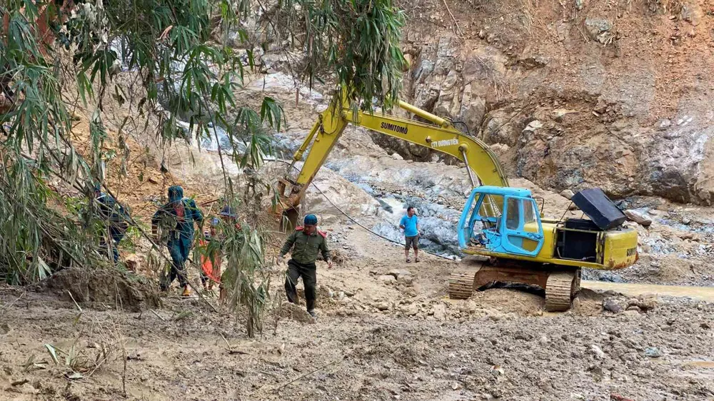 Vụ sạt lở tại Trà Leng, Trà Vân: Tìm thấy thêm 2 thi thể trong số 14 người mất tích ảnh 6