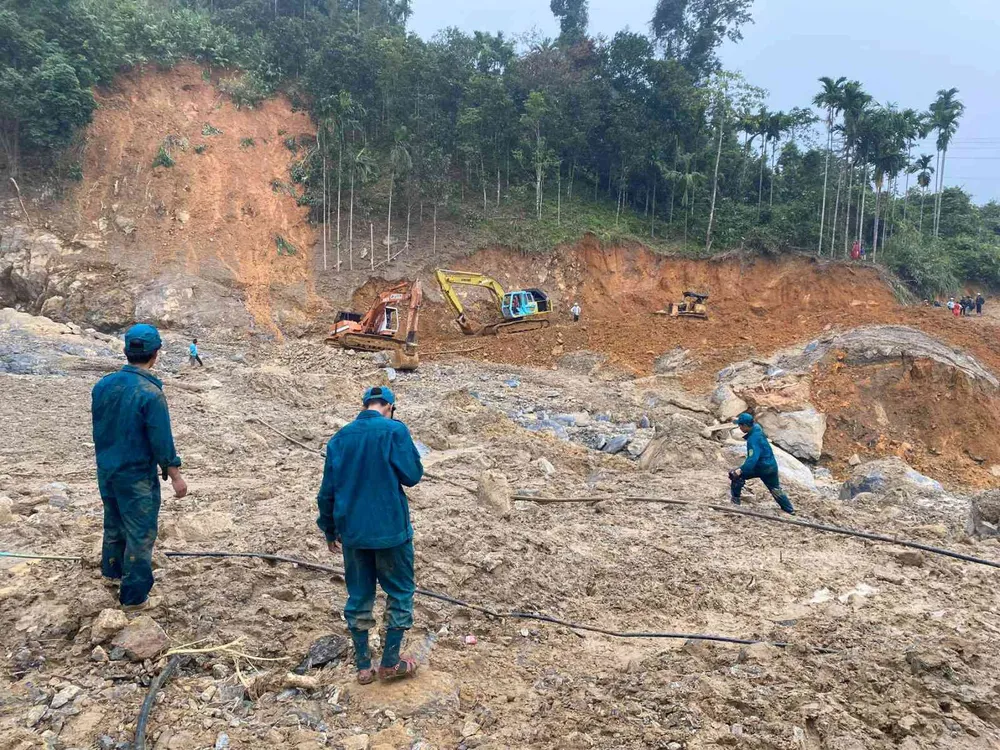 Vụ sạt lở tại Trà Leng, Trà Vân: Tìm thấy thêm 2 thi thể trong số 14 người mất tích ảnh 5