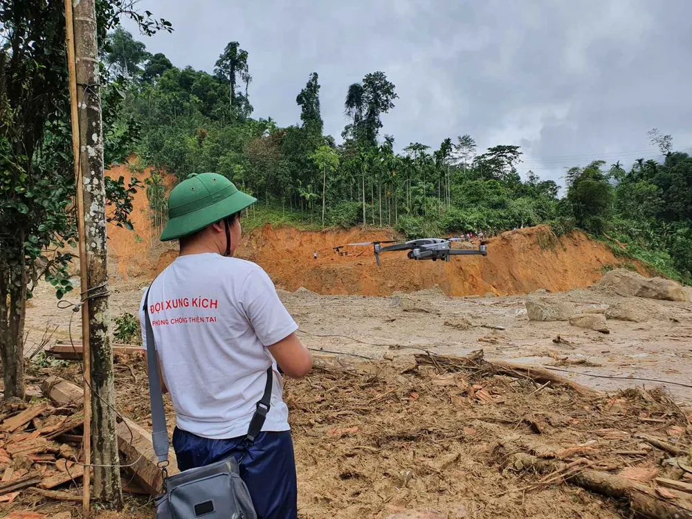 Vụ sạt lở tại Trà Leng, Trà Vân: Tìm thấy thêm 2 thi thể trong số 14 người mất tích ảnh 2