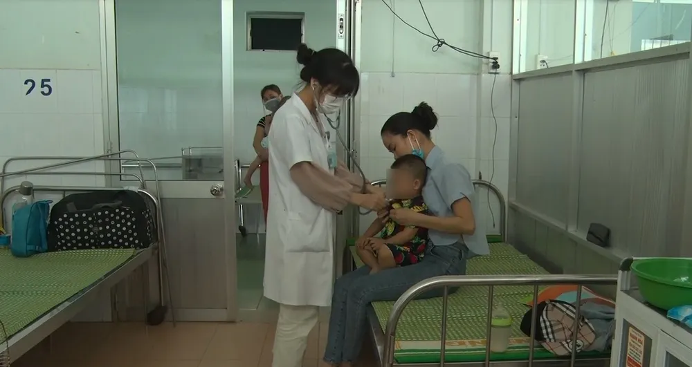 Bệnh tay chân miệng tại Quảng Nam tăng 7,5 lần so với năm ngoái ảnh 1 Bệnh tay chân miệng tại Quảng Nam tăng 7,5 lần so với năm ngoái ảnh 1