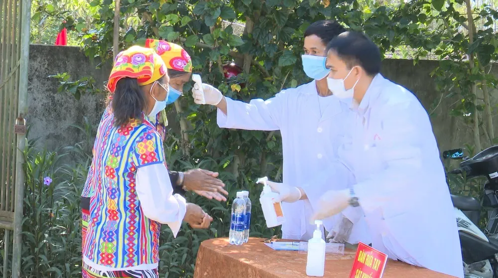 Hàng triệu cử tri miền Trung phấn khởi đi bầu cử ảnh 17 Hàng triệu cử tri miền Trung phấn khởi đi bầu cử ảnh 17