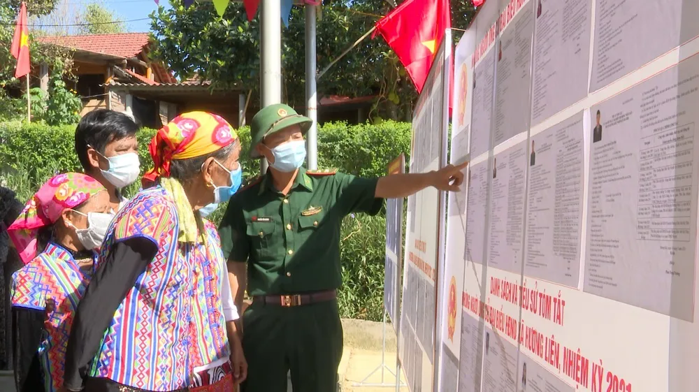 Hàng triệu cử tri miền Trung phấn khởi đi bầu cử ảnh 18 Hàng triệu cử tri miền Trung phấn khởi đi bầu cử ảnh 18