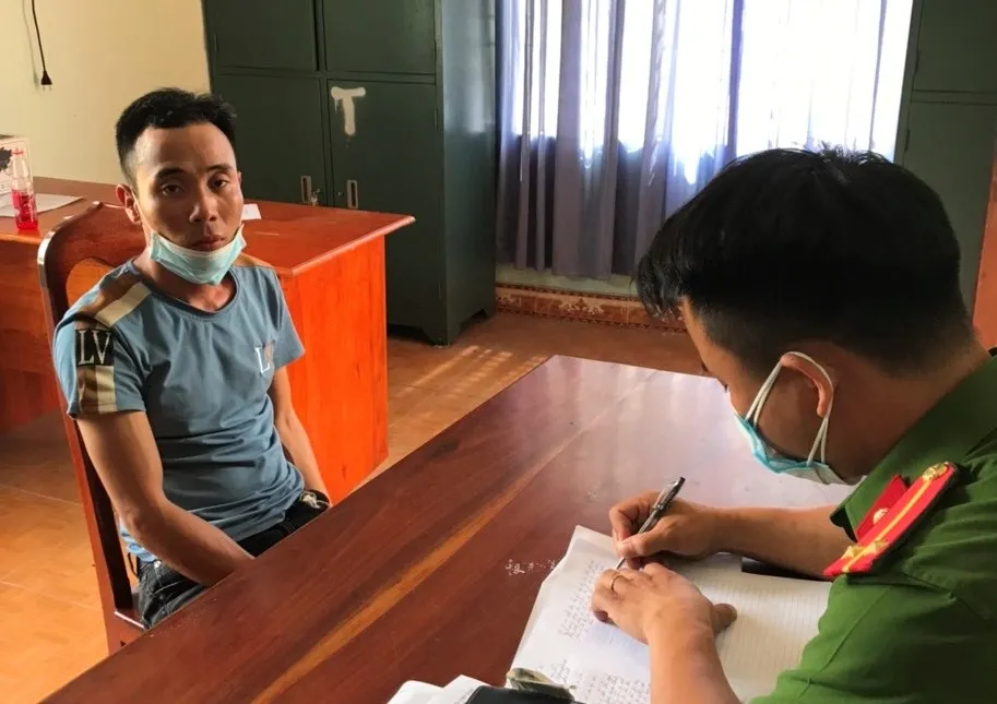 Quảng Nam: Phát hiện súng, roi điện khi trấn áp đối tượng “ngáo đá” ảnh 1