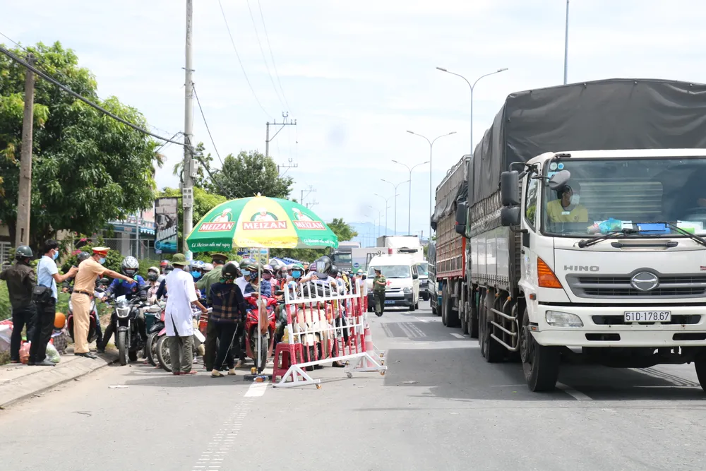 Hàng ngàn người dân Quảng Nam hối hả rời khỏi Đà Nẵng ảnh 8