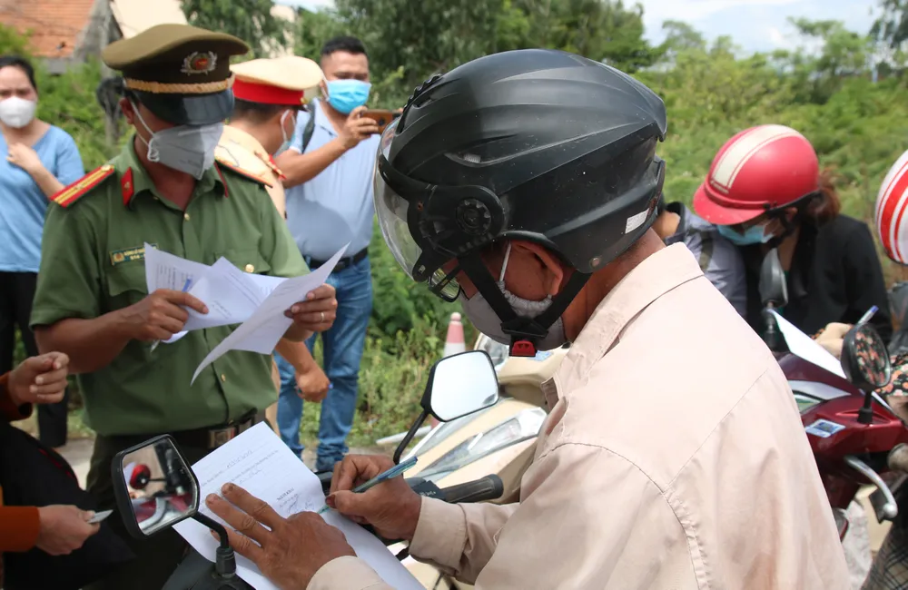 Hàng ngàn người dân Quảng Nam hối hả rời khỏi Đà Nẵng ảnh 2