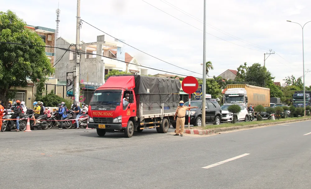 Hàng ngàn người dân Quảng Nam hối hả rời khỏi Đà Nẵng ảnh 6