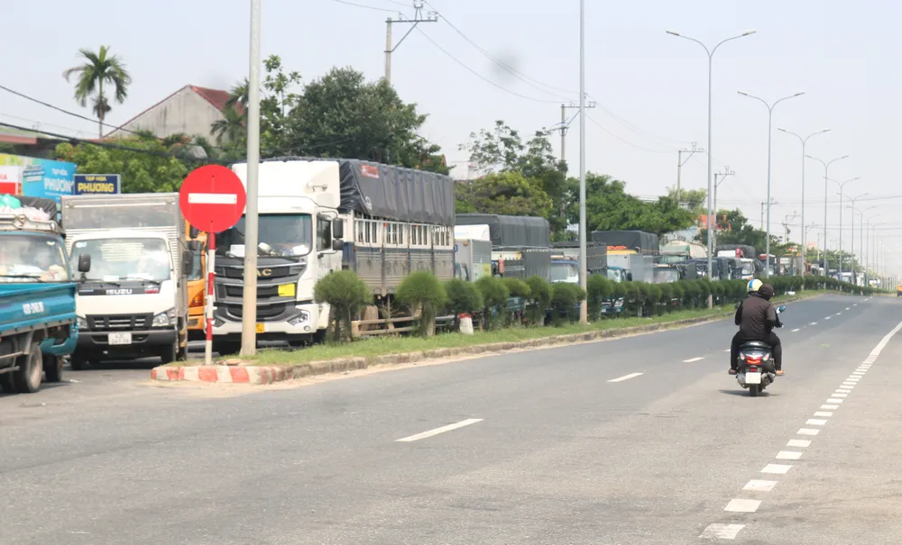 Từ Đà Nẵng đi Quảng Nam, hàng trăm người phải quay xe do thiếu giấy xét nghiệm Covid-19 ảnh 3 Từ Đà Nẵng đi Quảng Nam, hàng trăm người phải quay xe do thiếu giấy xét nghiệm Covid-19 ảnh 3