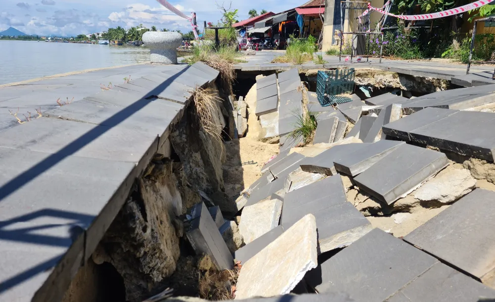 Vỉa hè phố cổ Hội An sụt lún, hư hỏng nặng  ảnh 3