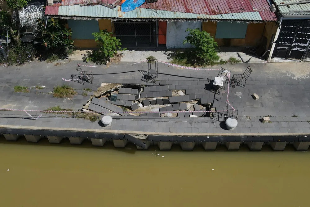 Vỉa hè phố cổ Hội An sụt lún, hư hỏng nặng  ảnh 4