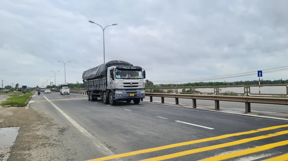 Đường sắt, đường bộ đoạn qua tỉnh Quảng Nam đã thông suốt ảnh 1