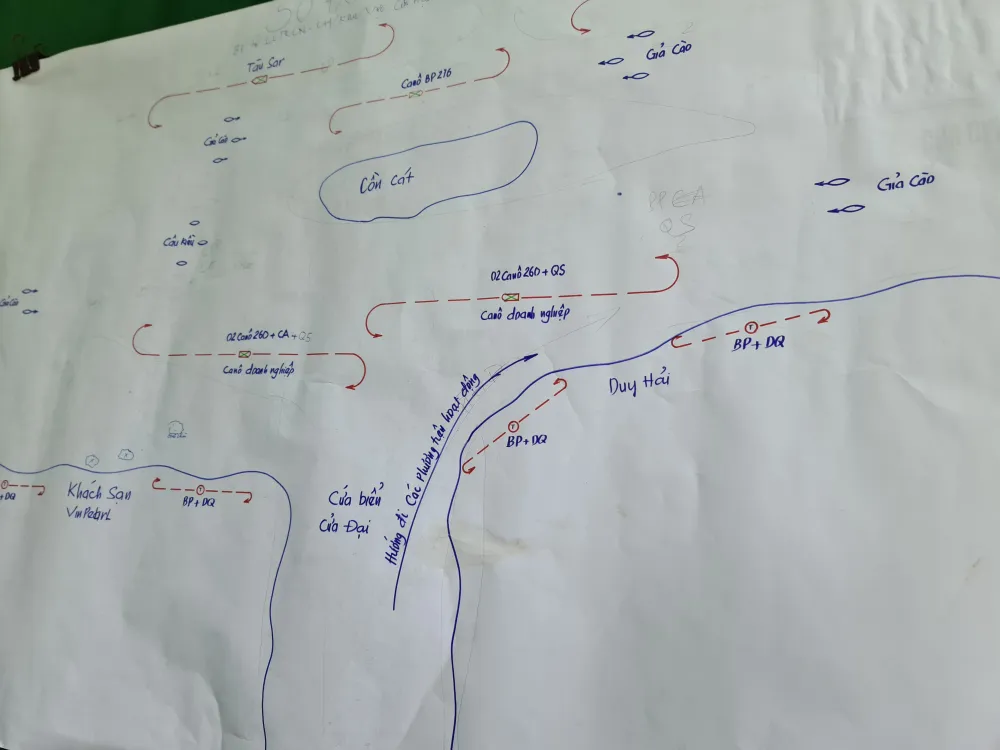 Vụ lật ca nô tại Quảng Nam: Trực thăng, ca nô nỗ lực tìm kiếm 2 nạn nhân còn mất tích ảnh 3