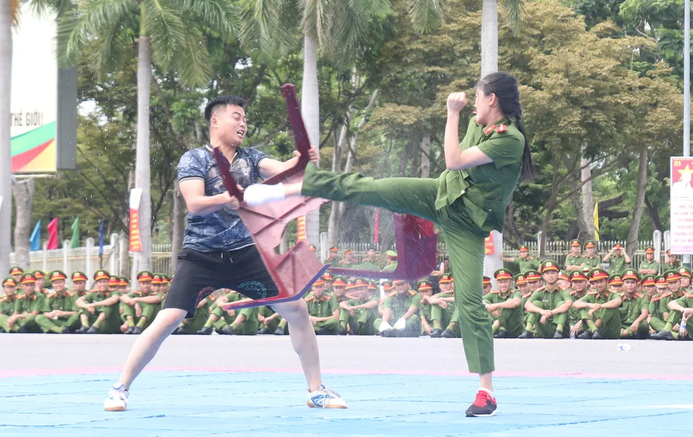 Chiến sĩ công an các tỉnh miền Trung thi tài võ thuật ảnh 10 Chiến sĩ công an các tỉnh miền Trung thi tài võ thuật ảnh 10