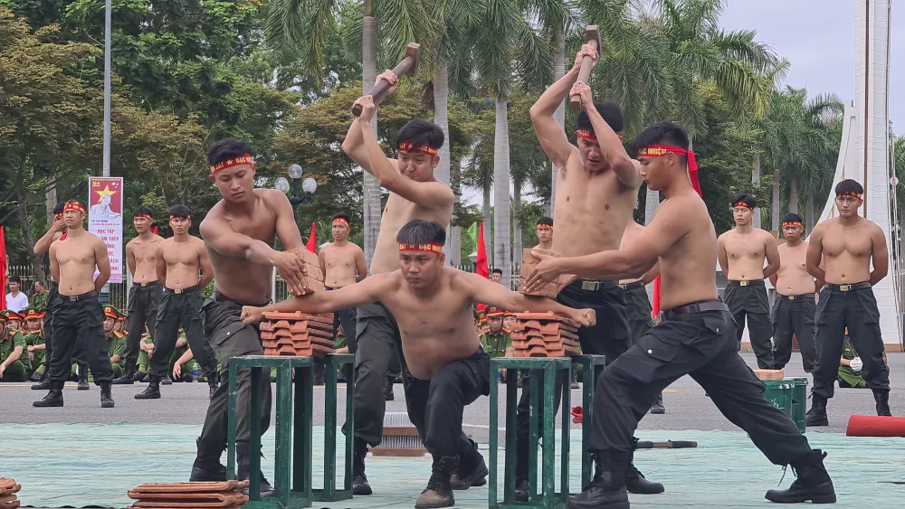 Chiến sĩ công an các tỉnh miền Trung thi tài võ thuật ảnh 2 Chiến sĩ công an các tỉnh miền Trung thi tài võ thuật ảnh 2