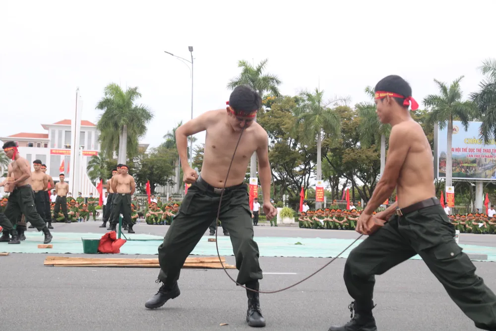 Chiến sĩ công an các tỉnh miền Trung thi tài võ thuật ảnh 4 Chiến sĩ công an các tỉnh miền Trung thi tài võ thuật ảnh 4