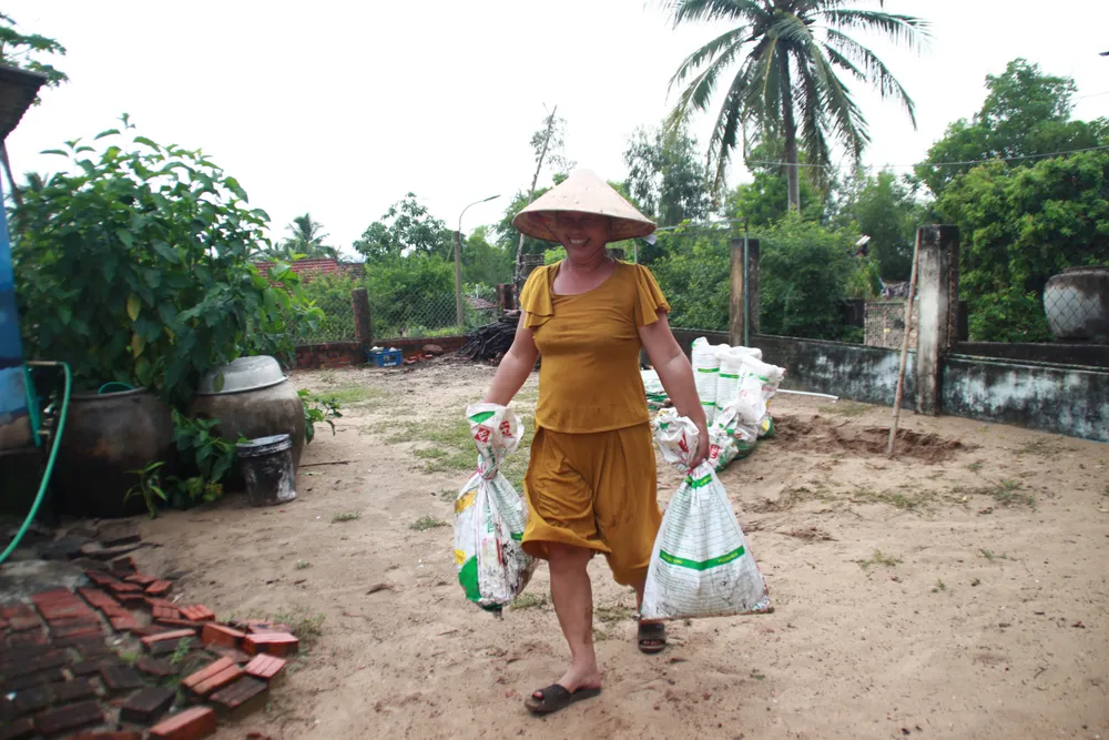 Bộ trưởng Bộ NN-PTNT kiểm tra công tác phòng tránh bão số 4 tại Quảng Nam  ảnh 4