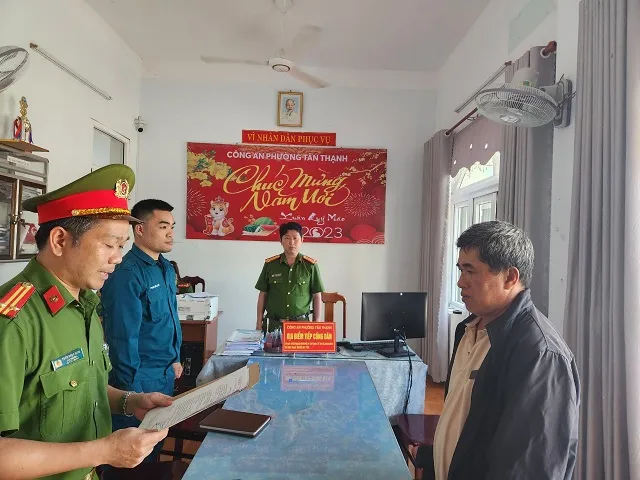 Cơ quan Công an đọc các quyết định khởi tố bị can, Lệnh bắt tạm giam đối với ông Lê Sen