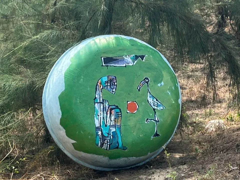 Một số bức họa được vẽ trên thuyền thúng