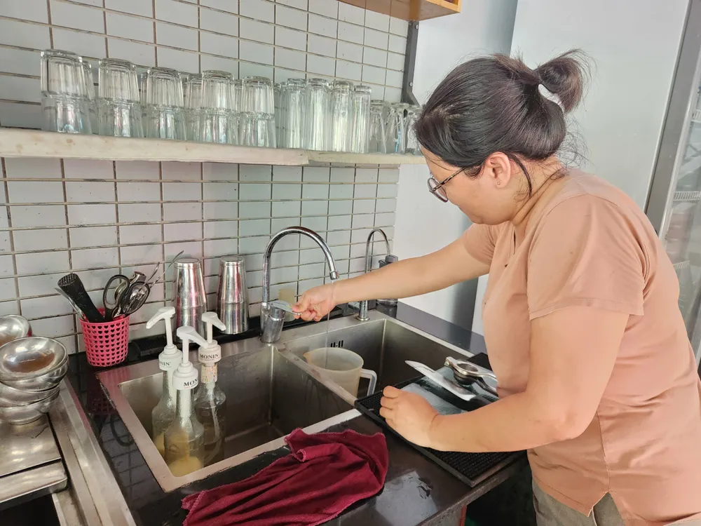 Nhiều cơ sở kinh doanh ở TP Tam Kỳ bị ảnh hưởng do thiếu nước