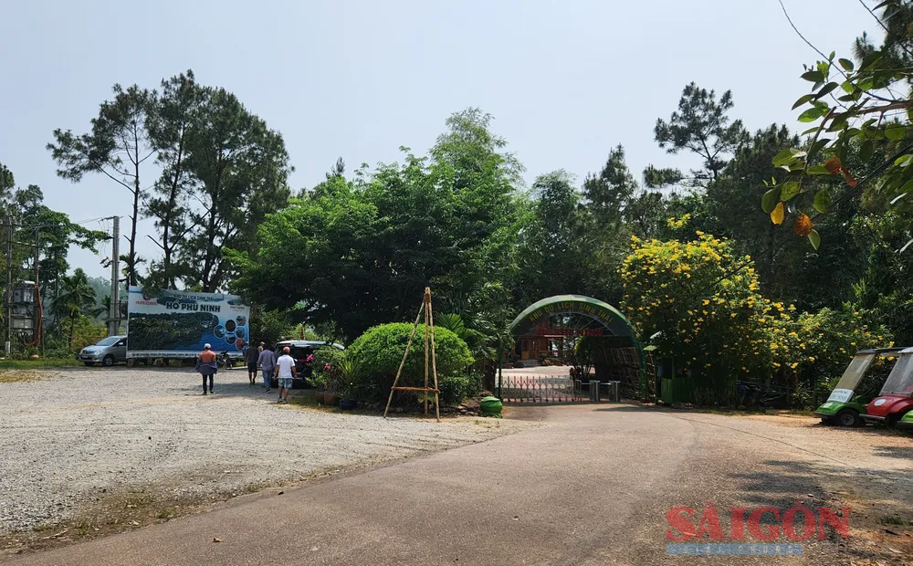 Nhiều người dân từng đến đây cho rằng khu du lịch được đầu tư sơ sài, ít dịch vụ để có thể giữ chân khách. Ảnh: NGUYỄN CƯỜNG