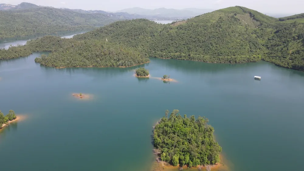 Hồ Phú Ninh (tỉnh Quảng Nam) có chức năng phục vụ tưới tiêu, cung cấp nước sạch, giảm lũ cho vùng hạ du của tỉnh Quảng Nam. Ảnh: NGUYỄN CƯỜNG