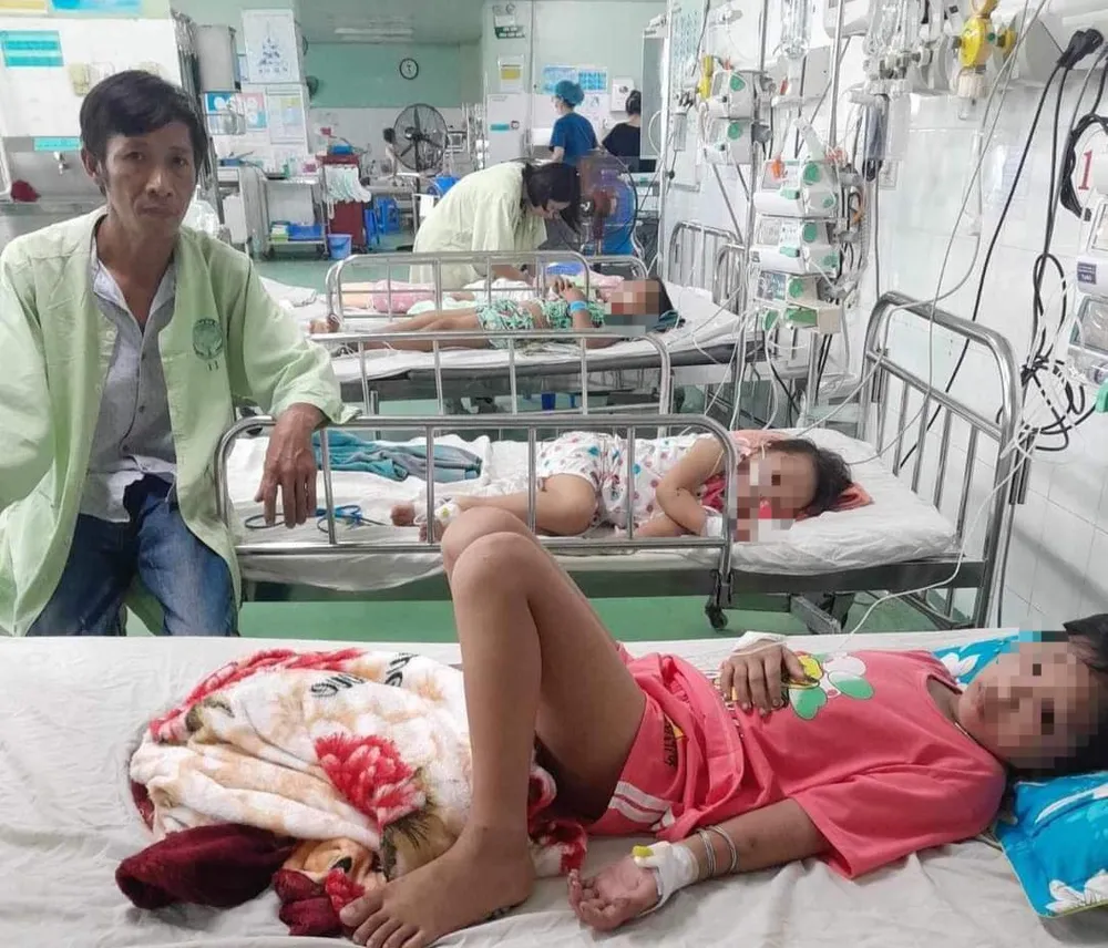 Hiện 3 con của chị L. đang được điều trị tại Bệnh viện Phụ sản - Nhi Đà Nẵng. Ảnh: THANH KỲ Hiện 3 con của chị L. đang được điều trị tại Bệnh viện Phụ sản - Nhi Đà Nẵng. Ảnh: THANH KỲ