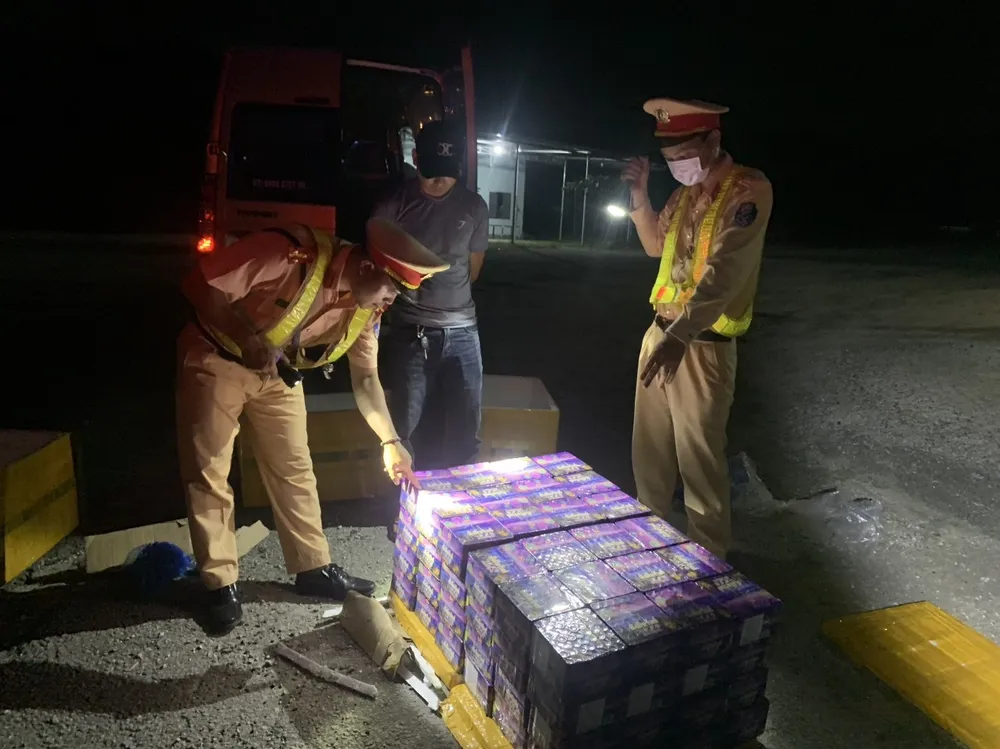 Số pháo lậu bị lực lượng Công an phát hiện trên xe khách