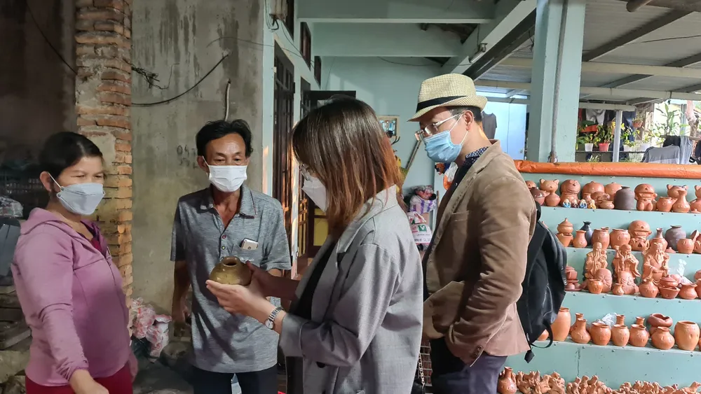 Gốm thủ công mỹ nghệ Thanh Hà là một lĩnh vực thủ công nổi tiếng của TP Hội An Gốm thủ công mỹ nghệ Thanh Hà là một lĩnh vực thủ công nổi tiếng của TP Hội An