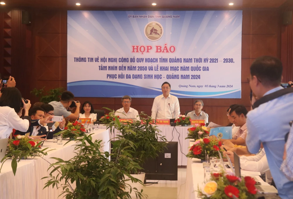 Quang cảnh buổi họp báo img-4469-1374.jpg