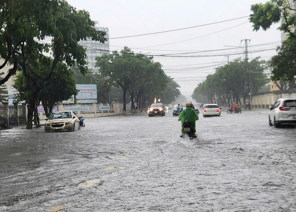 Trong 6 giờ tới, các địa phương tại tỉnh Quảng Nam tiếp tục mưa to đến rất to 21-10-ngap-Tam-Ky (23).jpg
