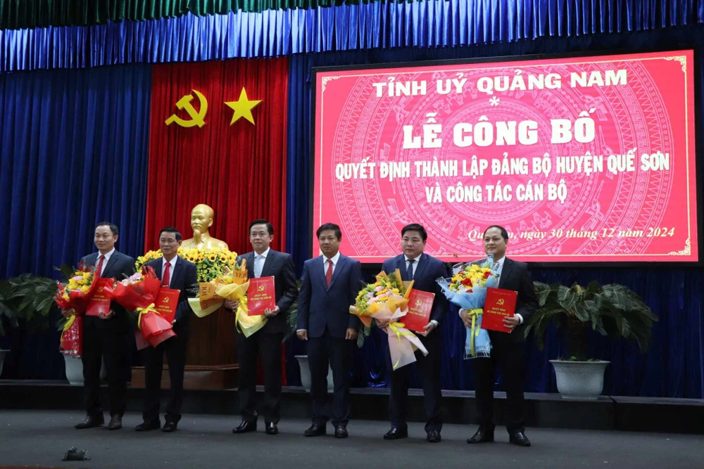 Bí thư Tỉnh ủy Quảng Nam trao các quyết định của Tỉnh ủy về thành lập Đảng bộ huyện Quế Sơn và công tác cán bộ 30-12-thanh-sap-dang-bo-que-son.jpg