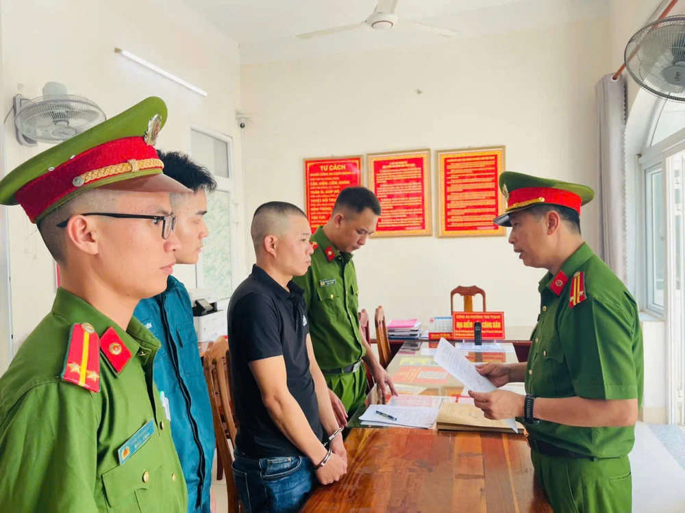 Đối tượng Nguyễn Quốc Đại tại cơ quan công an 14-5-doi-tuong-lam-ve-so-gia-1.jpg