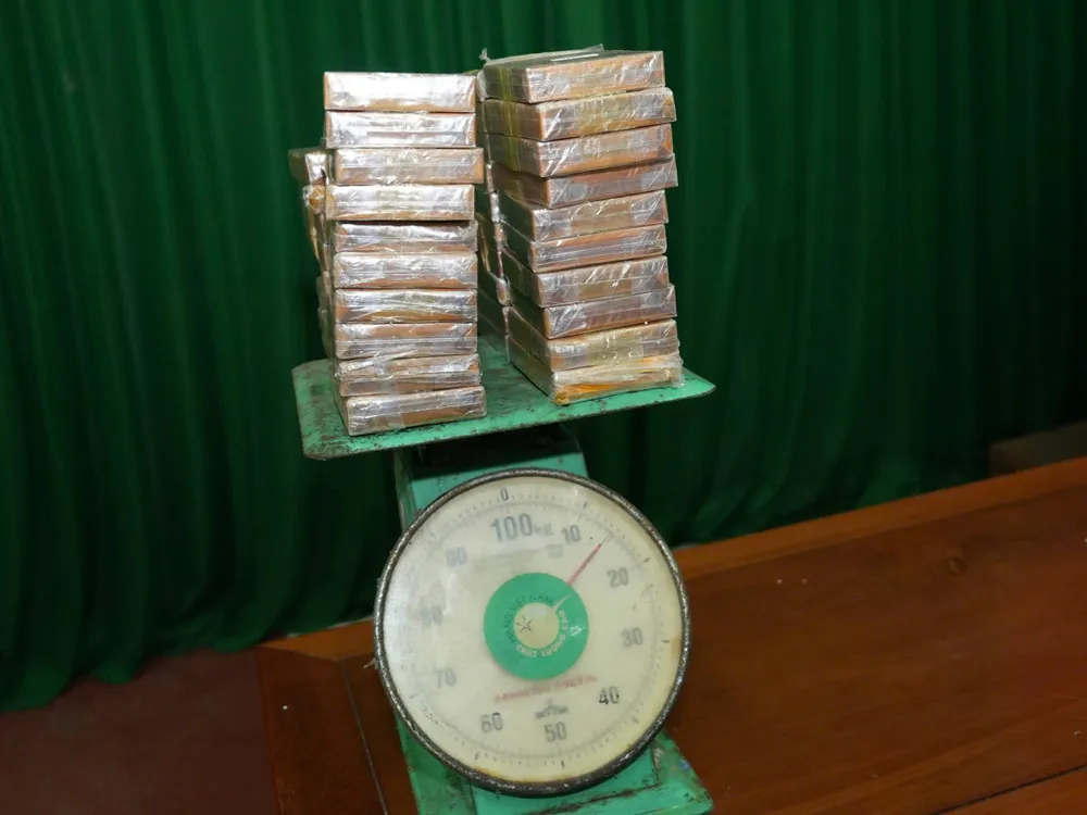 38 bánh ma túy có trọng lượng 14,3kg 16-5-bat-38-banh-ma-tuy-quang-nam-2.jpg