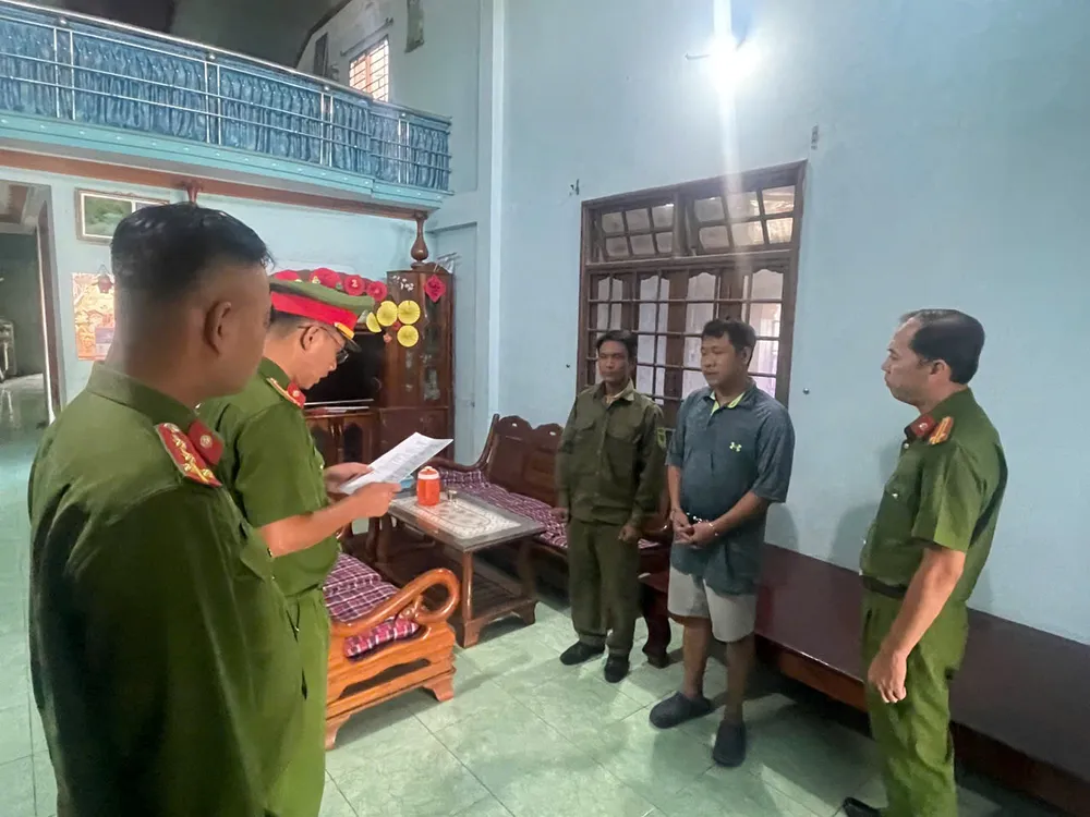 Phòng Cảnh sát hình sự thi hành các quyết định đối với Nguyễn Công Thịnh doi tuong dap hang loat tru atm quang nam.jpg