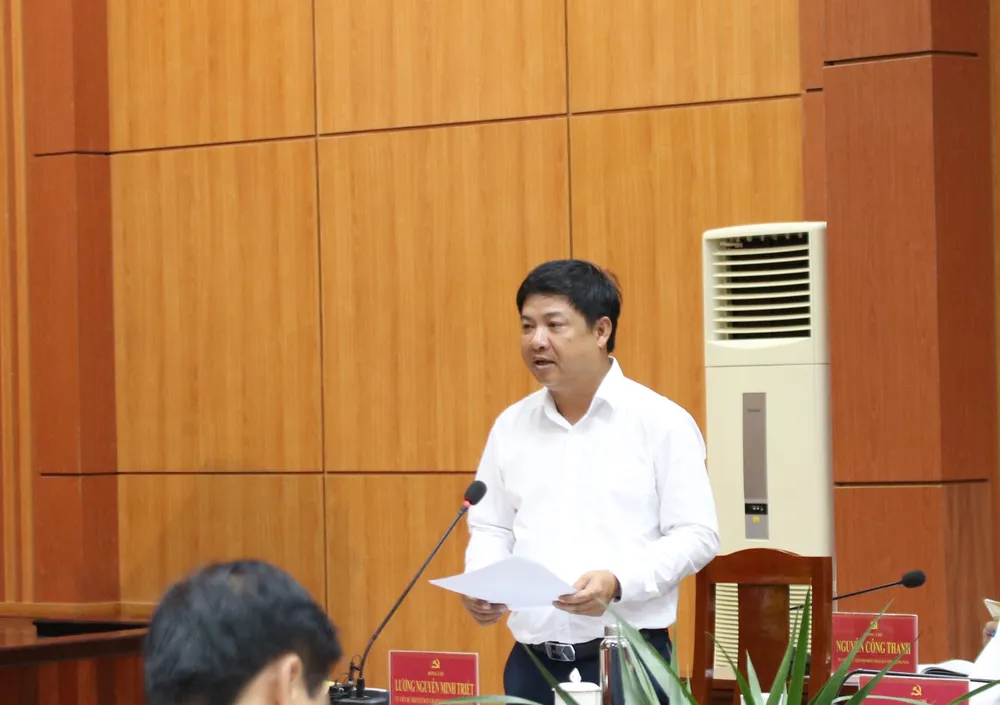 Bí thư Tỉnh ủy Quảng Nam báo cáo tại cuộc họp. Ảnh: NGUYỄN CƯỜNG IMG_1907.JPG