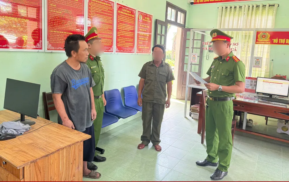 Cơ quan công an thi hành lệnh bắt tạm giam đối tượng Đặng Phương Trọng 17-6bat-doi-tuong-say-xin.jpg