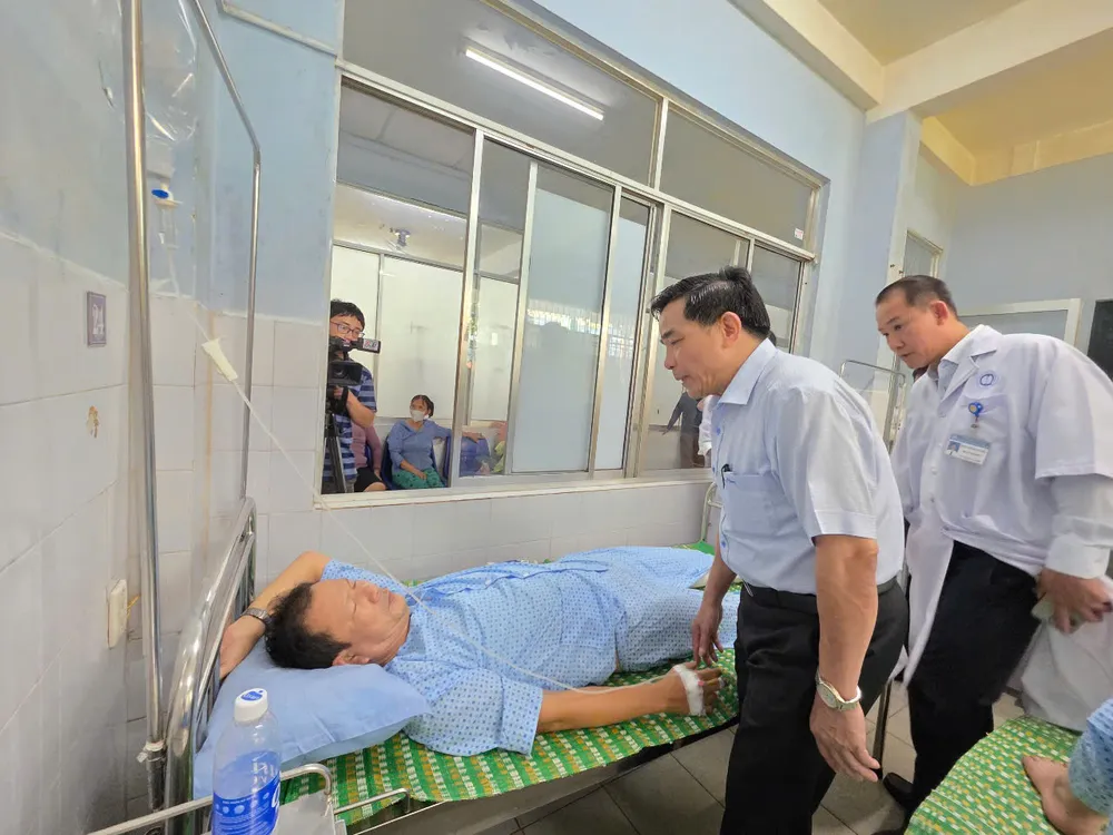 Chủ tịch UBND tỉnh Quảng Nam thăm các nạn nhân vụ tai nạn 19-6-ct-ubnd-tinh-quang-nam.jpg