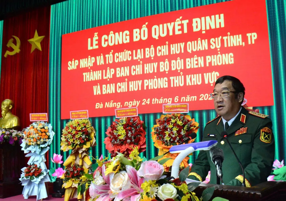 Thượng tướng Phạm Hoài Nam, Thứ trưởng Bộ Quốc phòng phát biểu tại buổi lễ 24-6-quan-khu-5-cong-bo-cac-quyet-dinh-to-chuc-quan-su-3.jpg