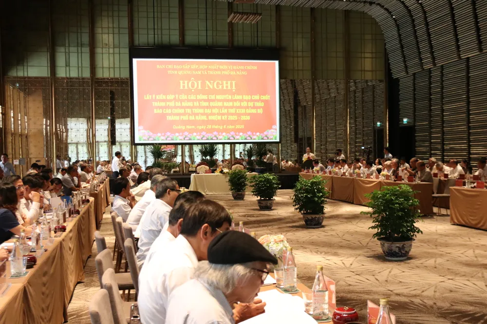 Quang cảnh hội nghị. Ảnh: NGUYỄN CƯỜNG 28-6-lay-y-kien-Da-Nang-moi- (1).JPG