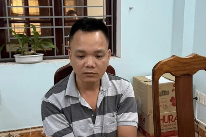 Tài xế Lê Xuân Hưng tại cơ quan công an 1000032254.jpg