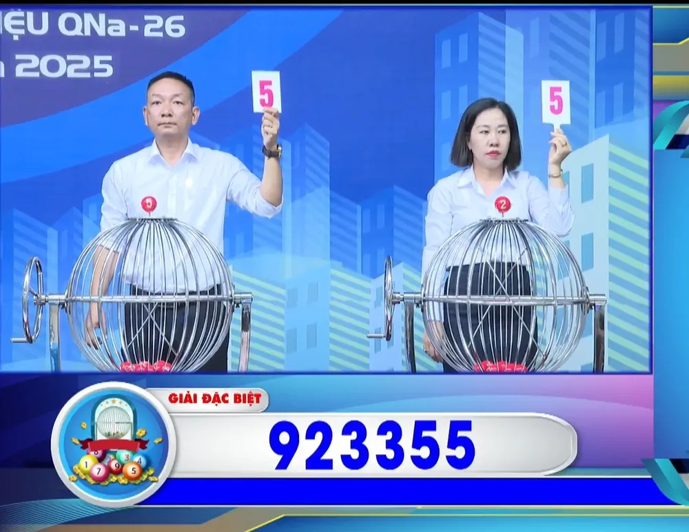 Quả cầu mang số 2 nhưng nhân viên lấy nhầm bảng số 5 nên gây ra sự cố hy hữu nói trên 7-7-so-xo-dac-biet-quang-nam-2.jpg