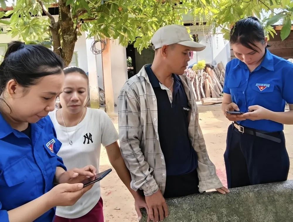 Đội hình thanh niên xung kích đã thể hiện vai trò tiên phong, gần dân, sát dân, lan tỏa hình ảnh đẹp của tuổi trẻ trong thời đại số 9-7-thanh-nien-da-nang-gop-suc-van-hanh-chinh-quyen-dia-phuong-6.jpg