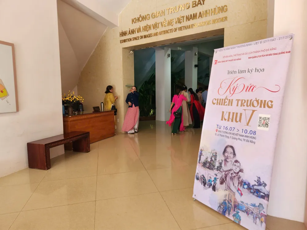 Triển lãm được tổ chức tại Khu tượng đài Mẹ Việt Nam anh hùng (phường Quảng Phú, TP Đà Nẵng) 16-7-trien-lam-ky-hoa-Da-Nang (10).jpg