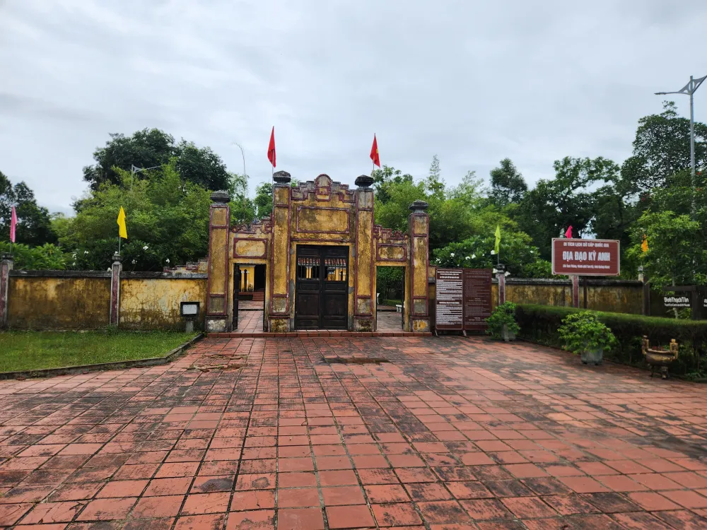 Hệ thống địa đạo Kỳ Anh được công nhận di tích lịch sử cấp quốc gia vào năm 1997 dia dao ky anh (41).jpg