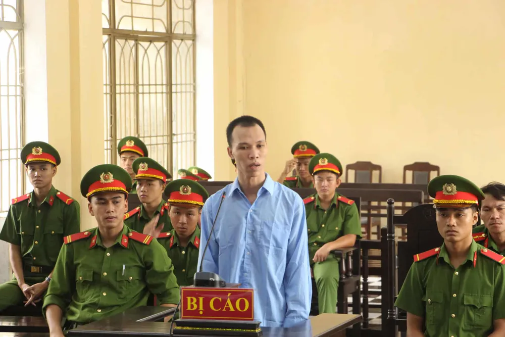 Đối tượng Đoàn Mai Khanh tại phiên tòa 28-7-tu-hinh-ke-dung-dao-giet-me-ruot.jpg