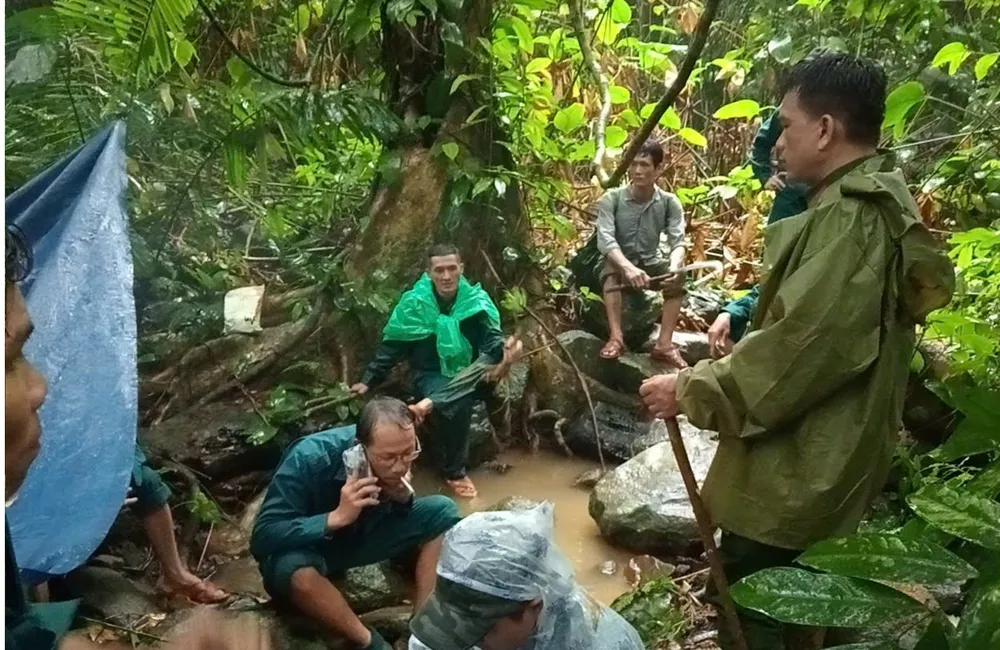 Lực lượng chức năng cùng người dân kiếm người đàn ông bị mất tích trong rừng 28-9-tim-nguoi-mat-tich-2.jpg