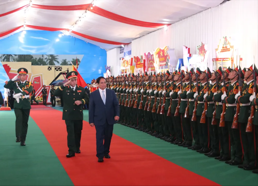 Thủ tướng Phạm Minh Chính duyệt đội danh dự lực lượng vũ trang Quân khu 5 16-10-Thu-tuong-du-QK5-1.JPG