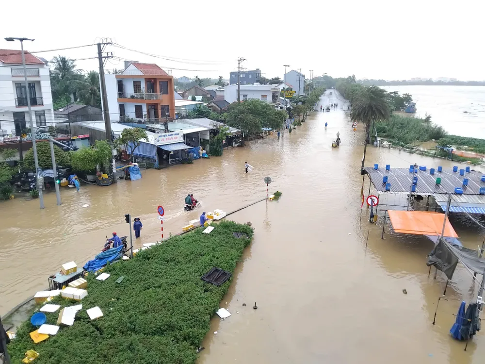Chợ cá Thanh Hà (phường Hội An Tây, TP Đà Nẵng) đã ngập trong nước