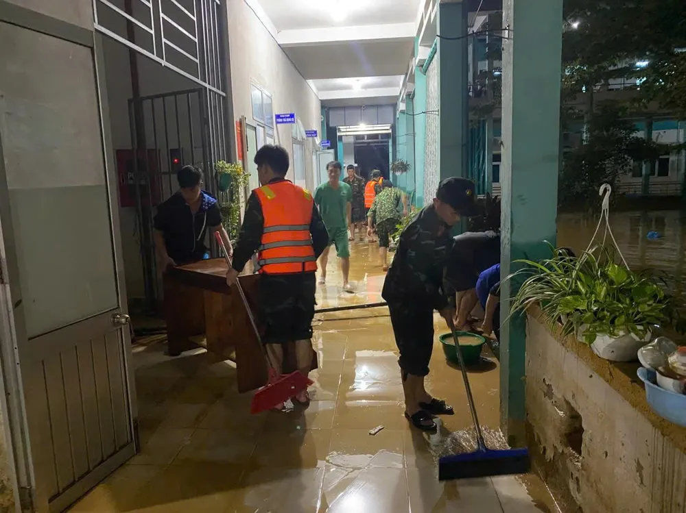 Khu vực Bệnh viện Đa khoa khu vực Quảng Nam bị ảnh hưởng nặng do lũ 31-10-don-lu-5.jpg